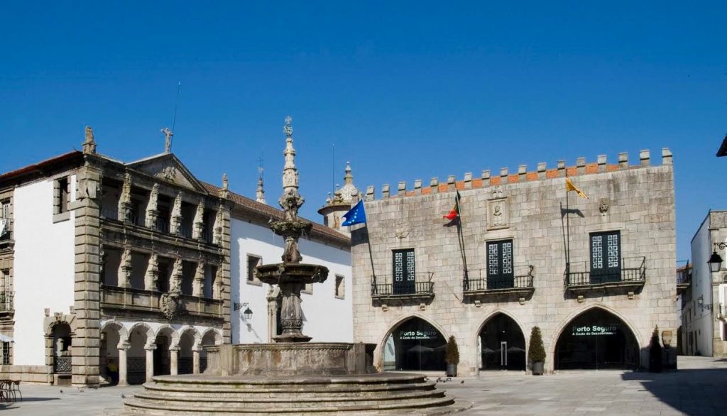 la place de la république à Viana do Castelo