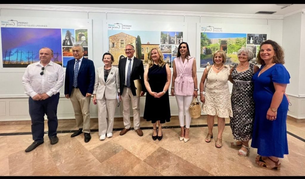 Artistes et délégation de Pessac avec Me la Maire de Burgos et son équipe à l'exposition" Un verano 2025"