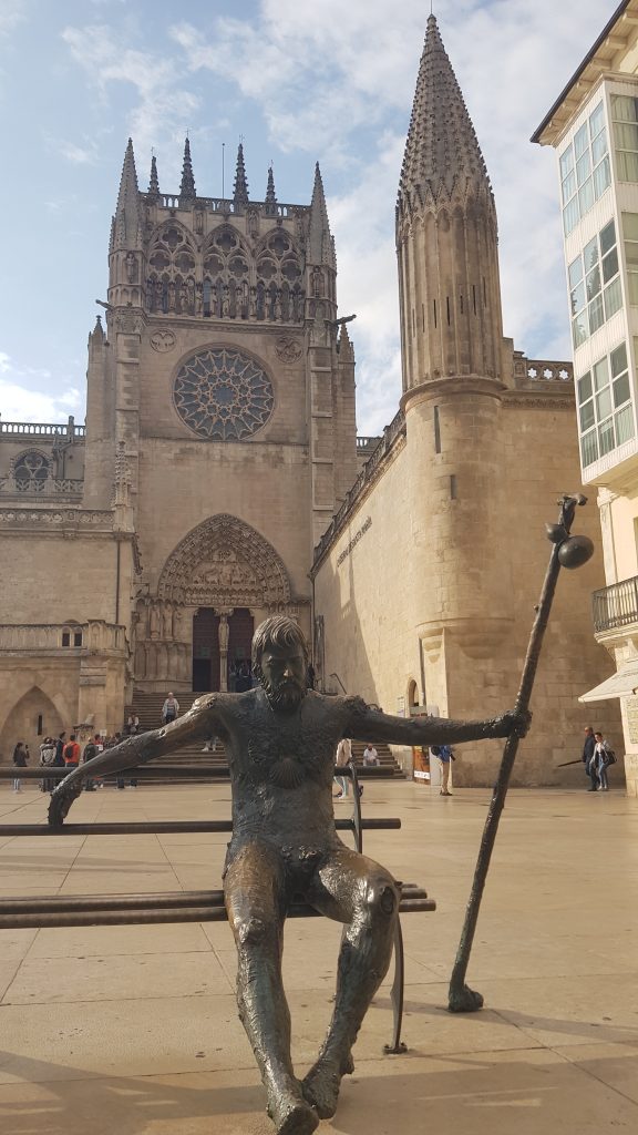 Burgos en images, le Pèlerin devant la Cathédrale